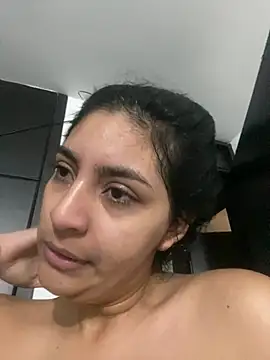 cloe small online show from March 2025 01:26:01 AM