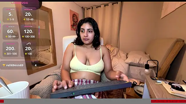 cloe small online show from October 2025 04:36:02 AM
