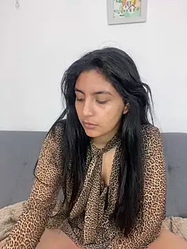 cloe small online show from February 2025 05:37:01 AM