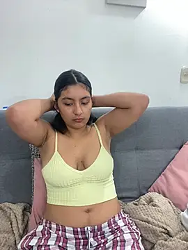 cloe small online show from February 2025 10:32:02 AM