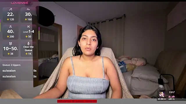 cloe small online show from October 2025 07:49:01 AM