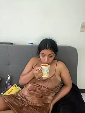 cloe small online show from February 2025 09:49:02 PM