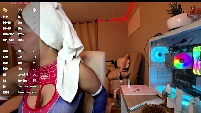 cloe small online show from October 2025 01:07:02 AM
