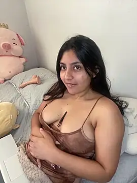 cloe small online show from February 2025 08:44:02 PM
