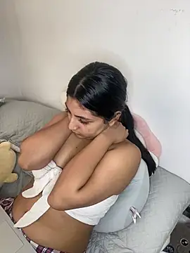 cloe small online show from February 2025 11:43:02 AM