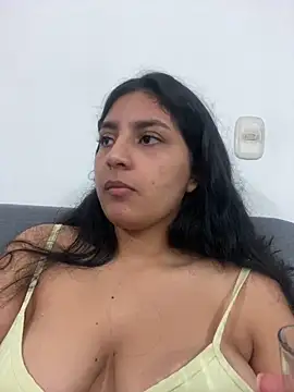 cloe small online show from February 2025 05:29:02 AM