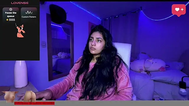 cloe small online show from October 2025 07:32:02 AM