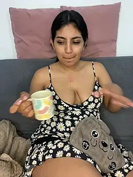 cloe small online show from February 2025 05:01:01 AM