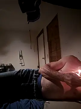 Snapshot of BigDDave6979 chatting on October 2025 04:24:01 AM BigDDave6979 online show from October 2025 04:24:01 AM