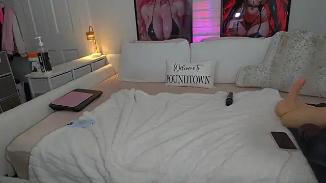 emmagray001 online show from October 2025 12:00:01 AM