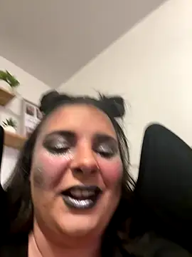 lairarose online show from November 2025 02:27:01 AM