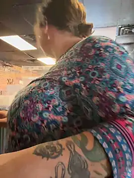 lairarose online show from October 2025 03:11:01 PM