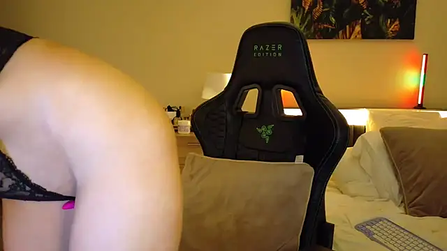 joycesilver online show from December 2025 02:44:02 PM