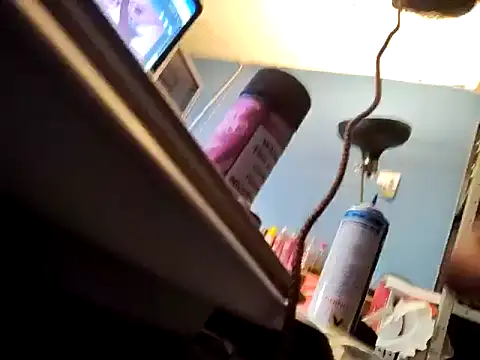 C8L3U online show from December 2024 05:01:01 PM