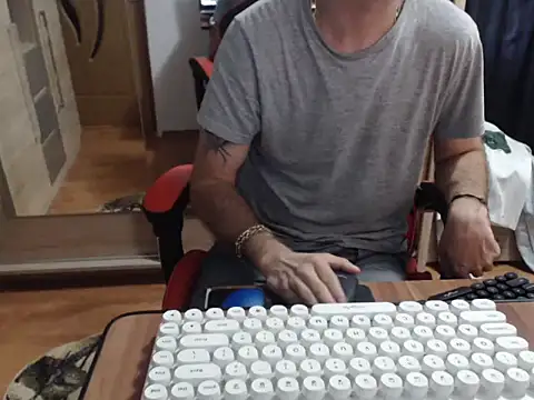 uncutguy01 online show from September 2025 05:46:01 AM