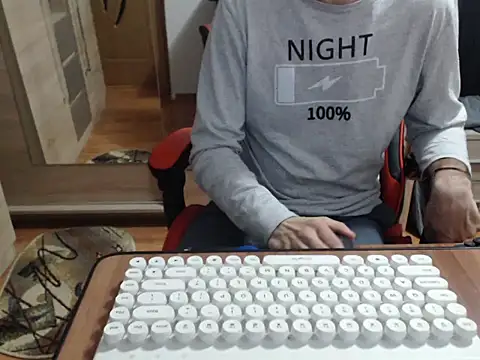 uncutguy01 online show from October 2025 04:46:01 AM