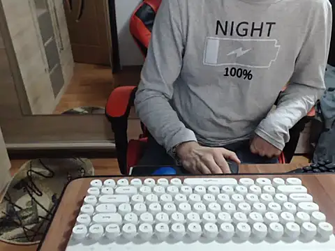 uncutguy01 online show from October 2025 04:35:01 AM