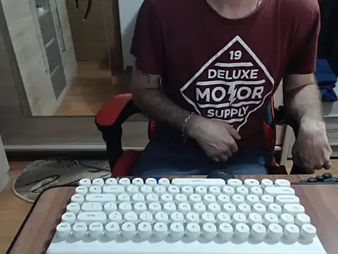 uncutguy01 online show from October 2025 04:23:01 AM