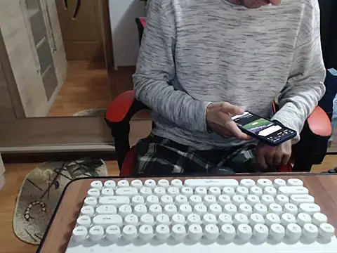 uncutguy01 online show from October 2025 04:47:01 AM
