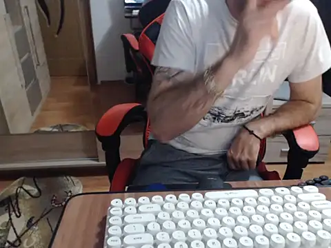 uncutguy01 online show from September 2025 04:50:02 AM