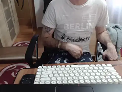 uncutguy01 online show from March 2025 03:44:01 PM