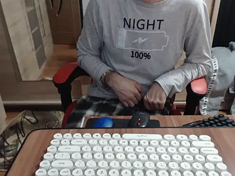 uncutguy01 online show from October 2025 04:44:02 AM