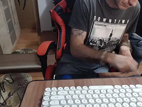 uncutguy01 online show from September 2025 04:26:01 AM
