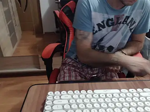 uncutguy01 online show from September 2025 05:08:02 AM