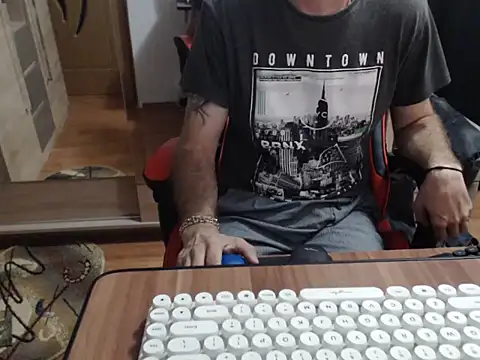 uncutguy01 online show from September 2025 04:16:01 AM