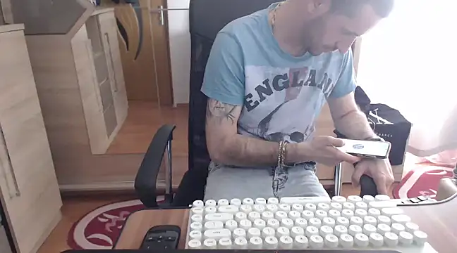uncutguy01 online show from March 2025 11:47:02 AM