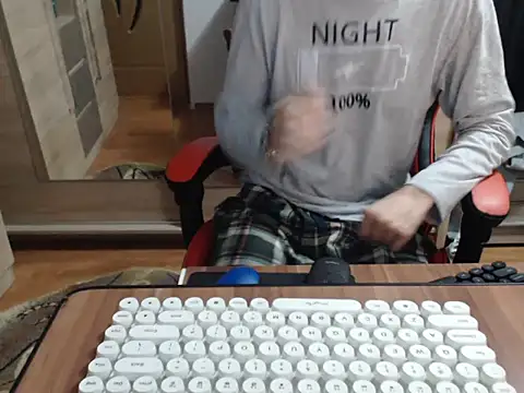 uncutguy01 online show from October 2025 04:32:01 AM
