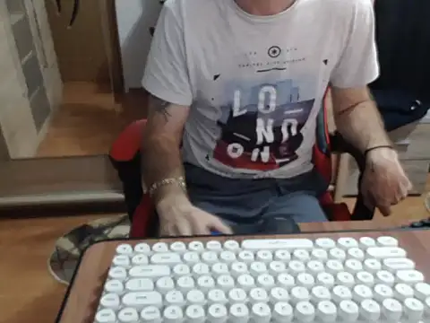 uncutguy01 online show from September 2025 04:51:02 AM