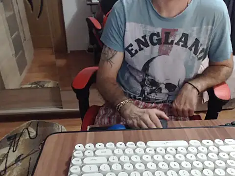 uncutguy01 online show from September 2025 05:30:02 AM