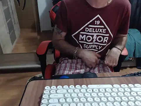 uncutguy01 online show from September 2025 06:24:01 AM