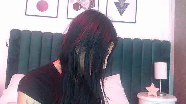 Nicolette ks  online show from November 2025 04:40:02 AM