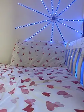 Nancy-Pink online show from November 2025 12:42:01 PM