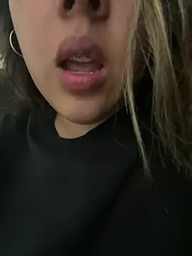 LinaBrowm online show from January 2026 04:10:01 PM