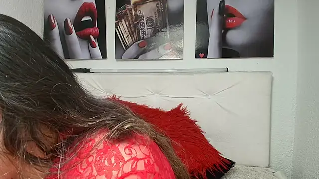 LinaBrowm online show from June 2026 04:15:02 PM