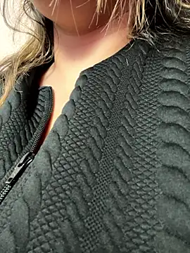 LinaBrowm online show from January 2026 04:11:02 PM