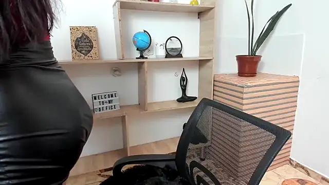 LinaBrowm online show from March 2026 01:38:02 PM