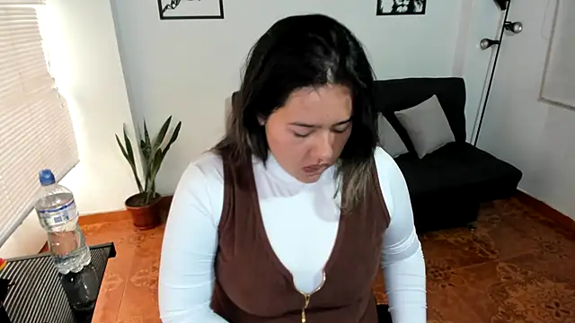 LinaBrowm online show from April 2026 07:10:02 PM