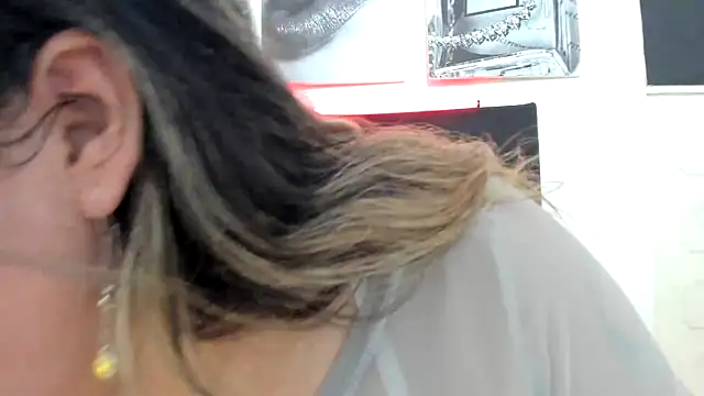 LinaBrowm online show from February 2026 05:02:01 PM