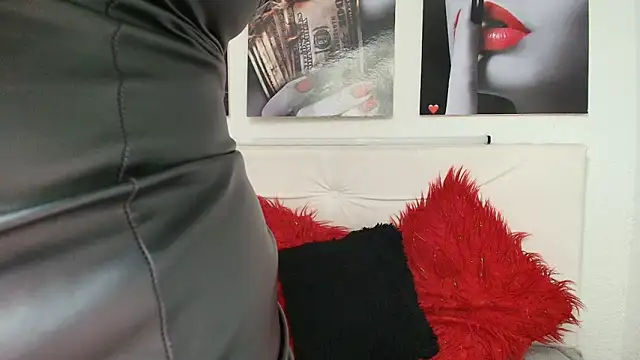 LinaBrowm online show from June 2026 07:26:02 PM