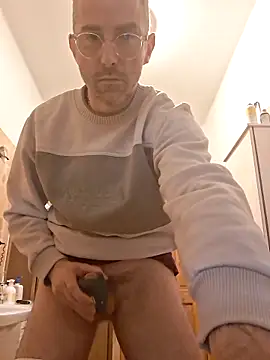 Snapshot of dedalus84 chatting on February 2026 01:01:02 PM dedalus84 online show from February 2026 01:01:02 PM