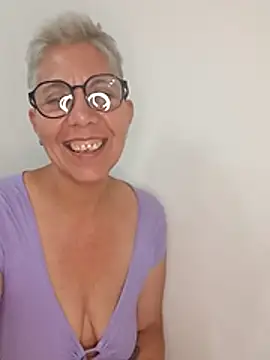 Snapshot of luz_bella chatting on December 2024 03:31:02 AM luz bella online show from December 2024 03:31:02 AM