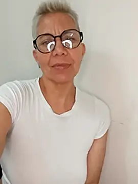 Snapshot of luz_bella chatting on December 2024 02:24:01 AM luz bella online show from December 2024 02:24:01 AM