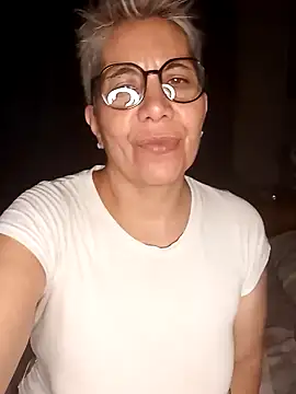 Snapshot of luz_bella chatting on January 2025 01:48:01 AM luz bella online show from January 2025 01:48:01 AM