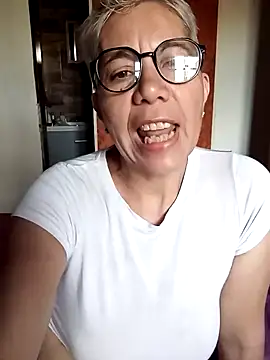 Snapshot of luz_bella chatting on January 2025 11:07:01 AM luz bella online show from January 2025 11:07:01 AM