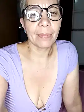 Snapshot of luz_bella chatting on December 2024 03:08:02 AM luz bella online show from December 2024 03:08:02 AM