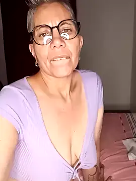 Snapshot of luz_bella chatting on December 2024 03:31:01 AM luz bella online show from December 2024 03:31:01 AM